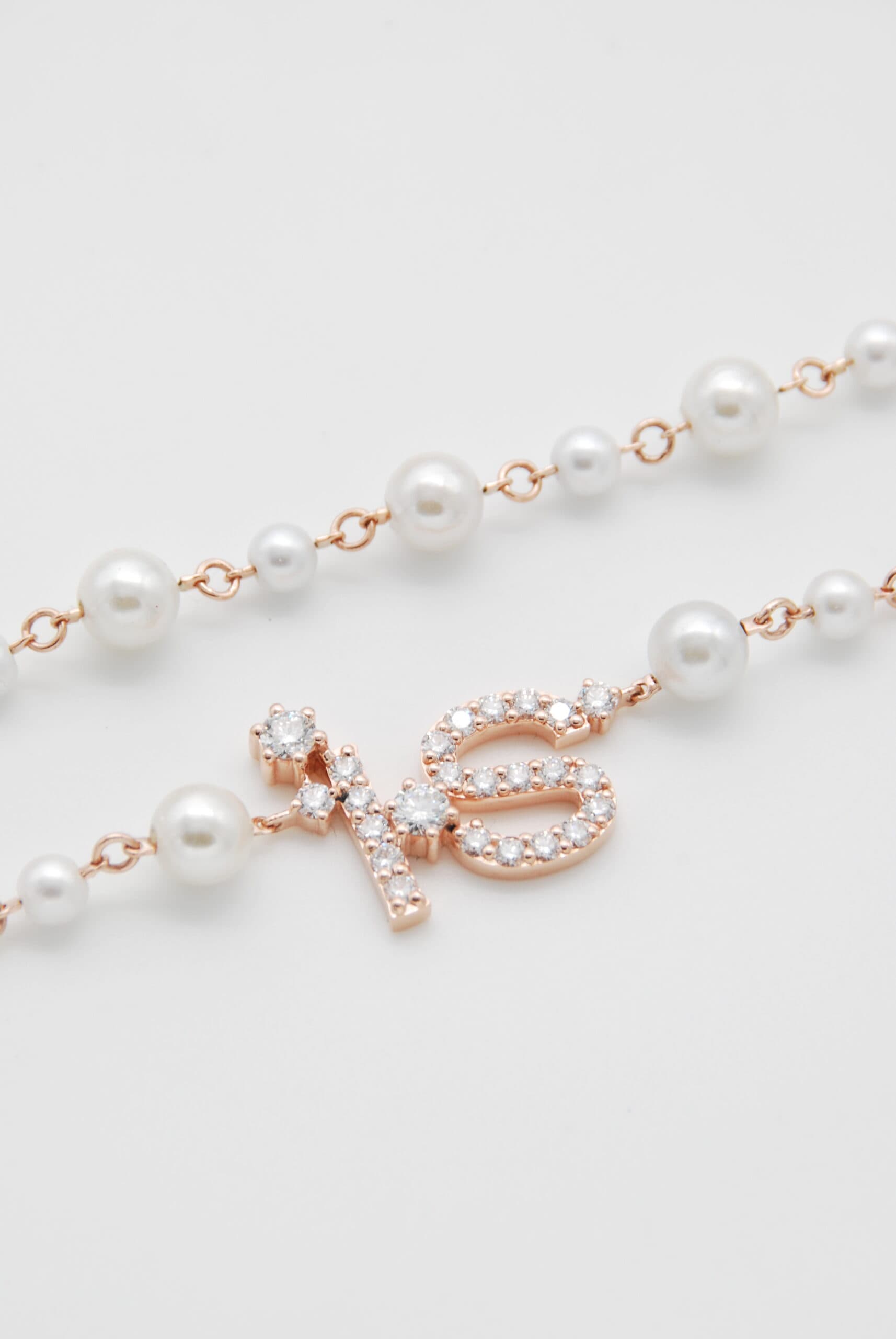 Rose gold and pearl station chain with a diamond XS